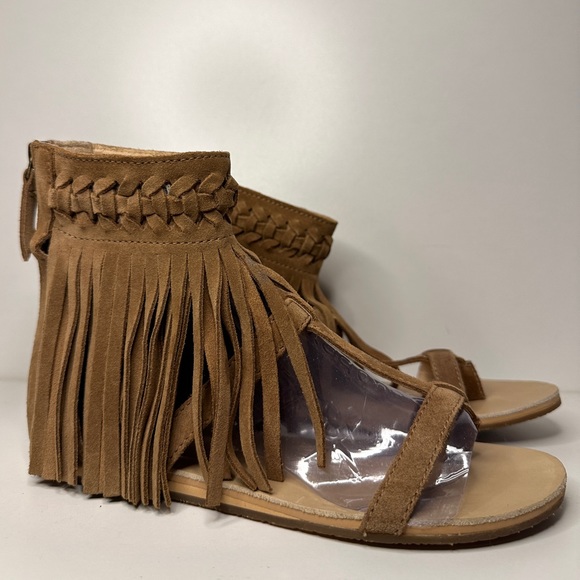 Koolaburra Athena Fringe Sandal in Chestnut. - Picture 6 of 6